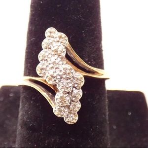 10K GOLD DIAMOND CLUSTER RING